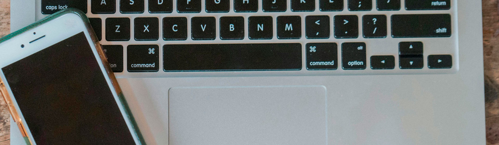 Palvelun hakeminen ja yhteystiedot | Kuva: Pexels